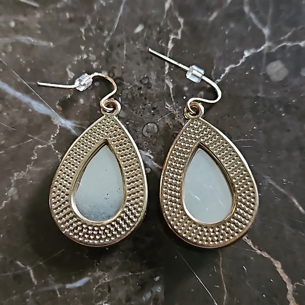 Dangle Earrings - Picture 3 of 5
